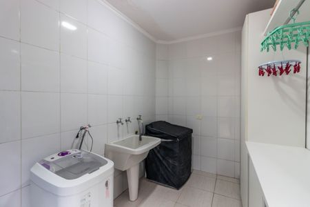 Casa à venda com 250m², 3 quartos e 6 vagas Casa à venda com 250m², 3 quartos e 6 vagasÁrea de Serviço