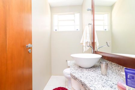 Casa à venda com 250m², 3 quartos e 6 vagasLavabo