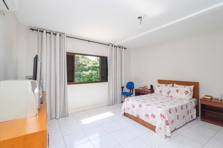 Casa à venda com 250m², 3 quartos e 6 vagasQuarto 1 - Suíte