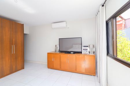 Casa à venda com 250m², 3 quartos e 6 vagasQuarto 1 - Suíte