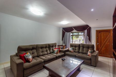 Casa à venda com 250m², 3 quartos e 6 vagas Casa à venda com 250m², 3 quartos e 6 vagasSala