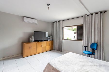 Casa à venda com 250m², 3 quartos e 6 vagas Casa à venda com 250m², 3 quartos e 6 vagasSuíte