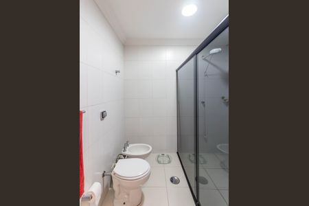 Casa à venda com 250m², 3 quartos e 6 vagas Casa à venda com 250m², 3 quartos e 6 vagasBanheiro da Suíte