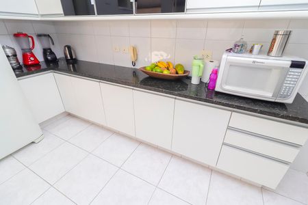 Casa à venda com 250m², 3 quartos e 6 vagasCozinha - Armários