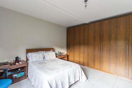 Casa à venda com 250m², 3 quartos e 6 vagas Casa à venda com 250m², 3 quartos e 6 vagasSuíte