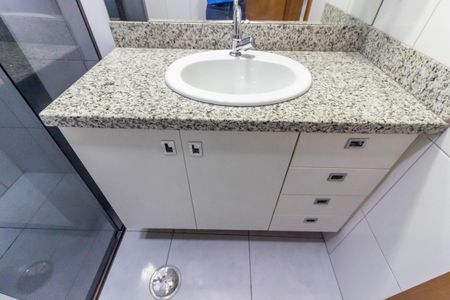 Casa à venda com 250m², 3 quartos e 6 vagas Casa à venda com 250m², 3 quartos e 6 vagasBanheiro 2