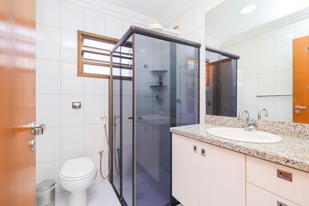 Casa à venda com 250m², 3 quartos e 6 vagasBanheiro Social