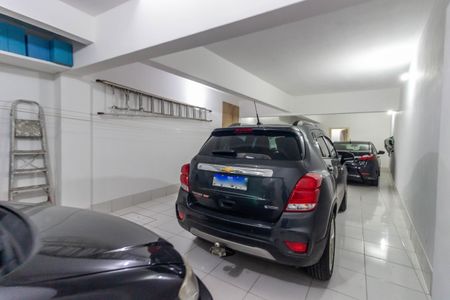 Casa à venda com 250m², 3 quartos e 6 vagas Casa à venda com 250m², 3 quartos e 6 vagasGaragem