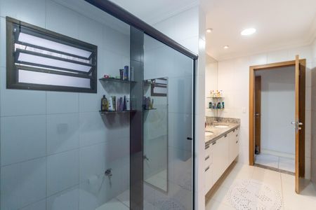 Casa à venda com 250m², 3 quartos e 6 vagas Casa à venda com 250m², 3 quartos e 6 vagasBanheiro da Suíte