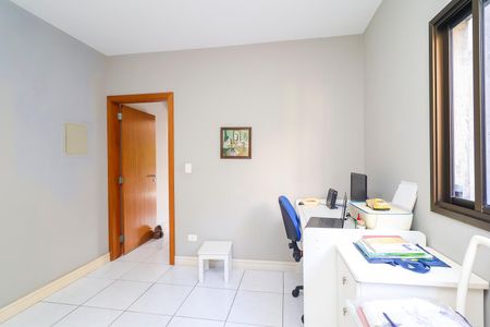 Casa à venda com 250m², 3 quartos e 6 vagasEscritório