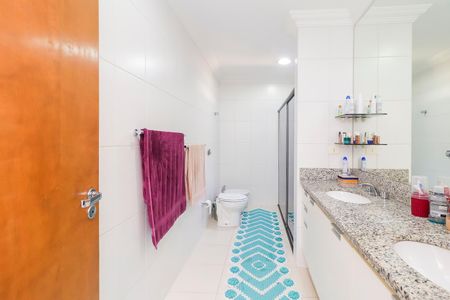 Casa à venda com 250m², 3 quartos e 6 vagasBanheiro da Suíte 1