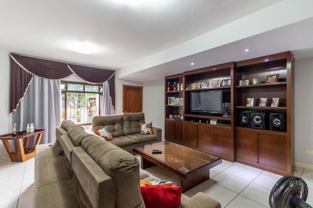 Casa à venda com 250m², 3 quartos e 6 vagas Casa à venda com 250m², 3 quartos e 6 vagasSala