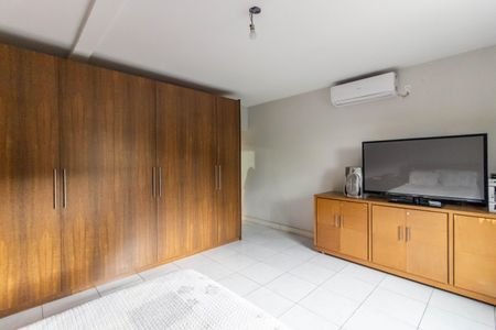 Casa à venda com 250m², 3 quartos e 6 vagas Casa à venda com 250m², 3 quartos e 6 vagasSuíte