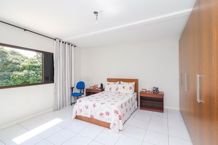 Casa à venda com 250m², 3 quartos e 6 vagasQuarto 1 - Suíte