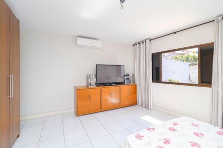 Casa à venda com 250m², 3 quartos e 6 vagasQuarto 1 - Suíte