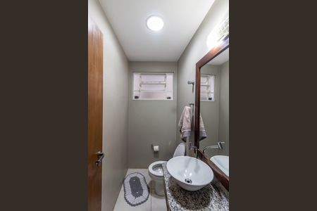 Casa à venda com 250m², 3 quartos e 6 vagas Casa à venda com 250m², 3 quartos e 6 vagasBanheiro 1