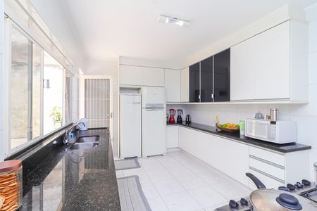 Casa à venda com 250m², 3 quartos e 6 vagasCozinha