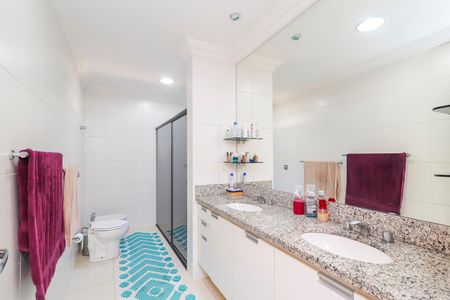 Casa à venda com 250m², 3 quartos e 6 vagasBanheiro da Suíte 1