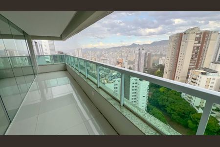 Apartamento para alugar com 130m², 3 quartos e 4 vagasVaranda