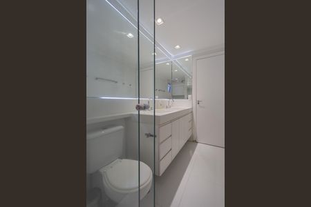 Apartamento à venda com 150m², 3 quartos e 2 vagas Apartamento à venda com 150m², 3 quartos e 2 vagasBanheiro da Suíte 1