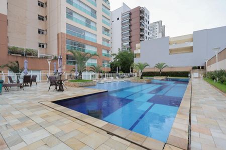 Apartamento à venda com 150m², 3 quartos e 2 vagas Apartamento à venda com 150m², 3 quartos e 2 vagasÁrea comum - Piscina