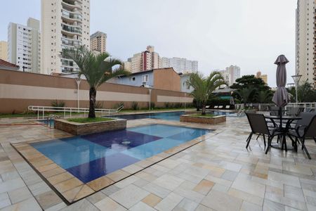 Apartamento à venda com 150m², 3 quartos e 2 vagas Apartamento à venda com 150m², 3 quartos e 2 vagasÁrea comum - Piscina