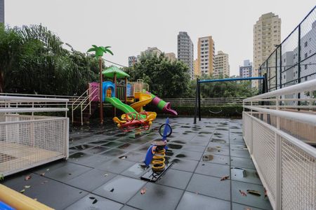 Apartamento à venda com 150m², 3 quartos e 2 vagas Apartamento à venda com 150m², 3 quartos e 2 vagasÁrea comum - Playground
