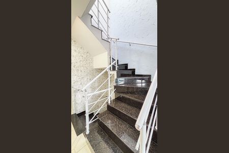 Casa para alugar com 120m², 3 quartos e 2 vagasEscada