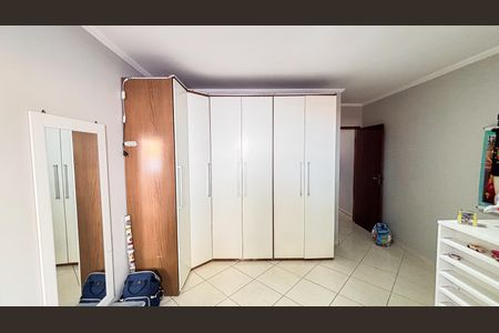 Casa para alugar com 120m², 3 quartos e 2 vagasSuite 2