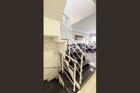 Casa para alugar com 120m², 3 quartos e 2 vagasEscada