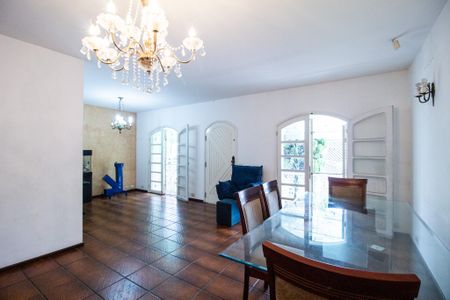 Casa para alugar com 240m², 4 quartos e 3 vagasSala