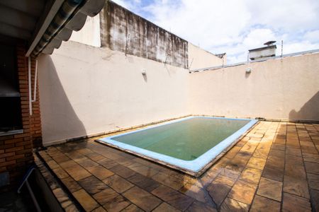 Casa para alugar com 240m², 4 quartos e 3 vagasQuintal