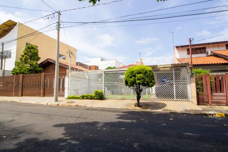 Casa para alugar com 240m², 4 quartos e 3 vagasFachada