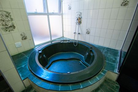 Casa para alugar com 240m², 4 quartos e 3 vagasBanheiro da Suíte