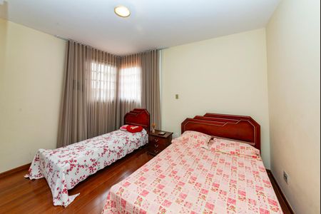 Casa à venda com 282m², 4 quartos e 3 vagasQuarto 2