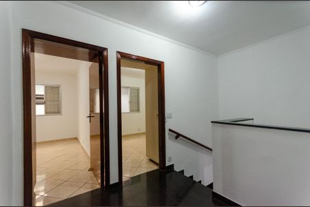 Casa para alugar com 300m², 5 quartos e 3 vagas Casa para alugar com 300m², 5 quartos e 3 vagasEscada - casa 1