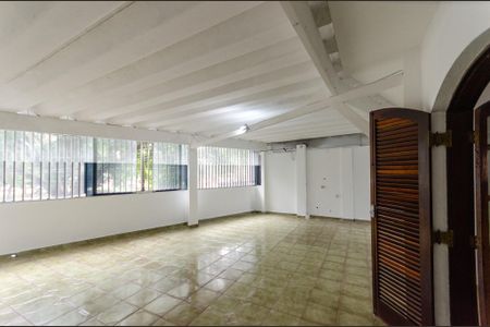 Casa para alugar com 300m², 5 quartos e 3 vagas Casa para alugar com 300m², 5 quartos e 3 vagasVaranda da suíte - casa 1