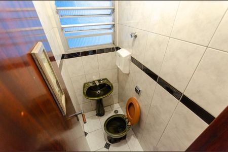 Casa para alugar com 300m², 5 quartos e 3 vagas Casa para alugar com 300m², 5 quartos e 3 vagasLavabo - casa 1