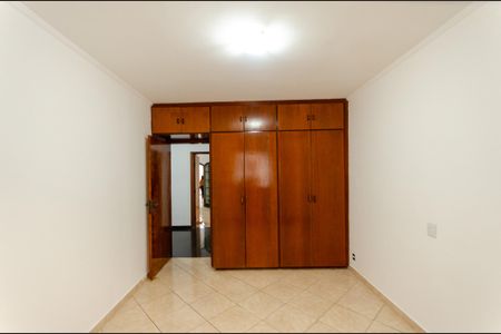Casa para alugar com 300m², 5 quartos e 3 vagas Casa para alugar com 300m², 5 quartos e 3 vagasQuarto 2 - casa 1