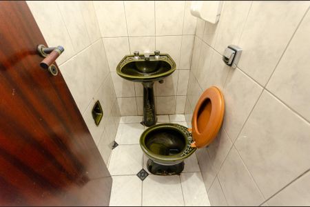 Casa para alugar com 300m², 5 quartos e 3 vagas Casa para alugar com 300m², 5 quartos e 3 vagasLavabo - casa 1