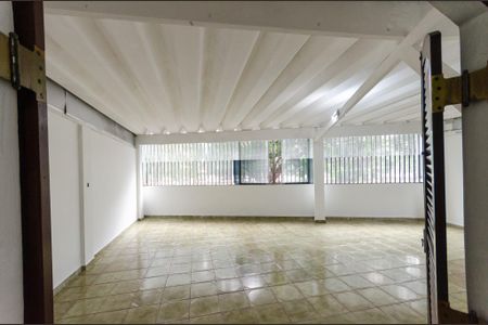 Casa para alugar com 300m², 5 quartos e 3 vagas Casa para alugar com 300m², 5 quartos e 3 vagasVaranda da suíte - casa 1