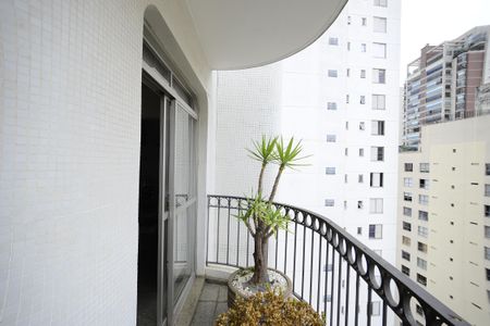 Apartamento para alugar com 198m², 3 quartos e 2 vagasVaranda