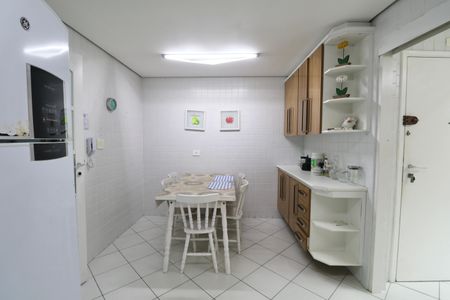 Apartamento para alugar com 180m², 4 quartos e 2 vagasCozinha