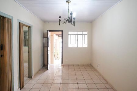 Casa à venda com 128m², 3 quartos e 2 vagasSala