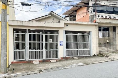 Casa à venda com 128m², 3 quartos e 2 vagasFachada + plaquinha