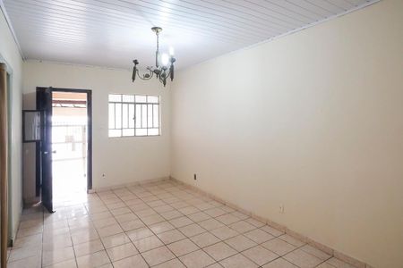 Casa à venda com 128m², 3 quartos e 2 vagasSala