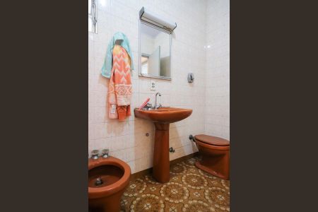 Casa à venda com 128m², 3 quartos e 2 vagasBanheiro