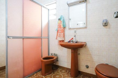 Casa à venda com 128m², 3 quartos e 2 vagasBanheiro