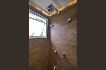 Apartamento à venda com 57m², 1 quarto e 1 vaga Apartamento à venda com 57m², 1 quarto e 1 vagaChuveiro do Banheiro da Suíte