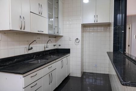 Casa à venda com 305m², 3 quartos e 3 vagas Casa à venda com 305m², 3 quartos e 3 vagasCozinha